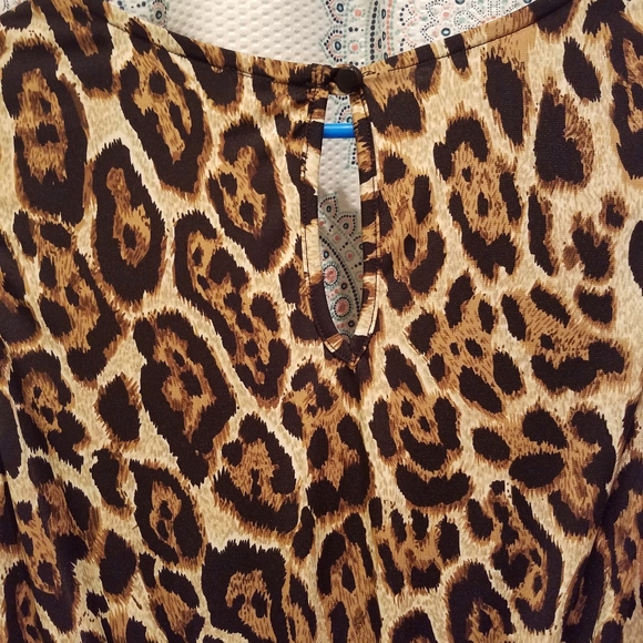 Leopard print wrap dress - Picture 2 of 5